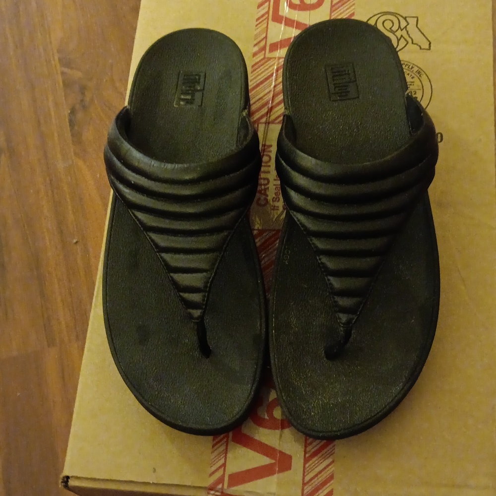 Black FIT FLOPS